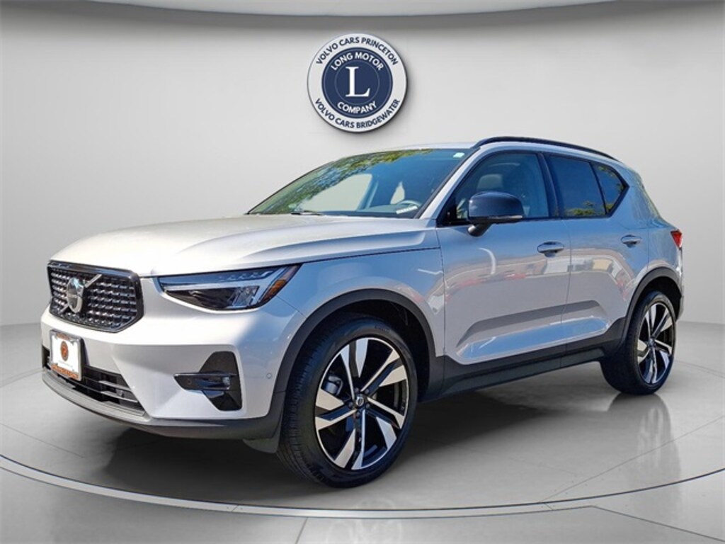 Certified 2025 Volvo XC40 B5 Plus Dark Theme SUV