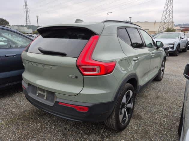 2023 Volvo XC40 Ultimate AWD photo 2