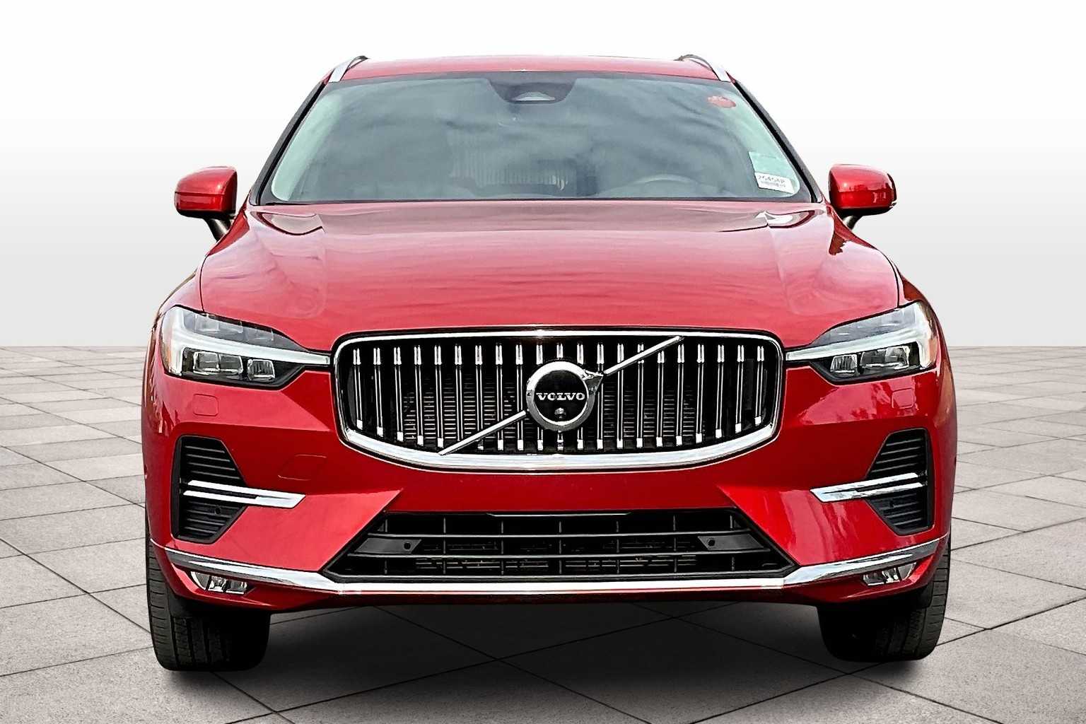2023 Volvo XC60 Plus B5 photo 3