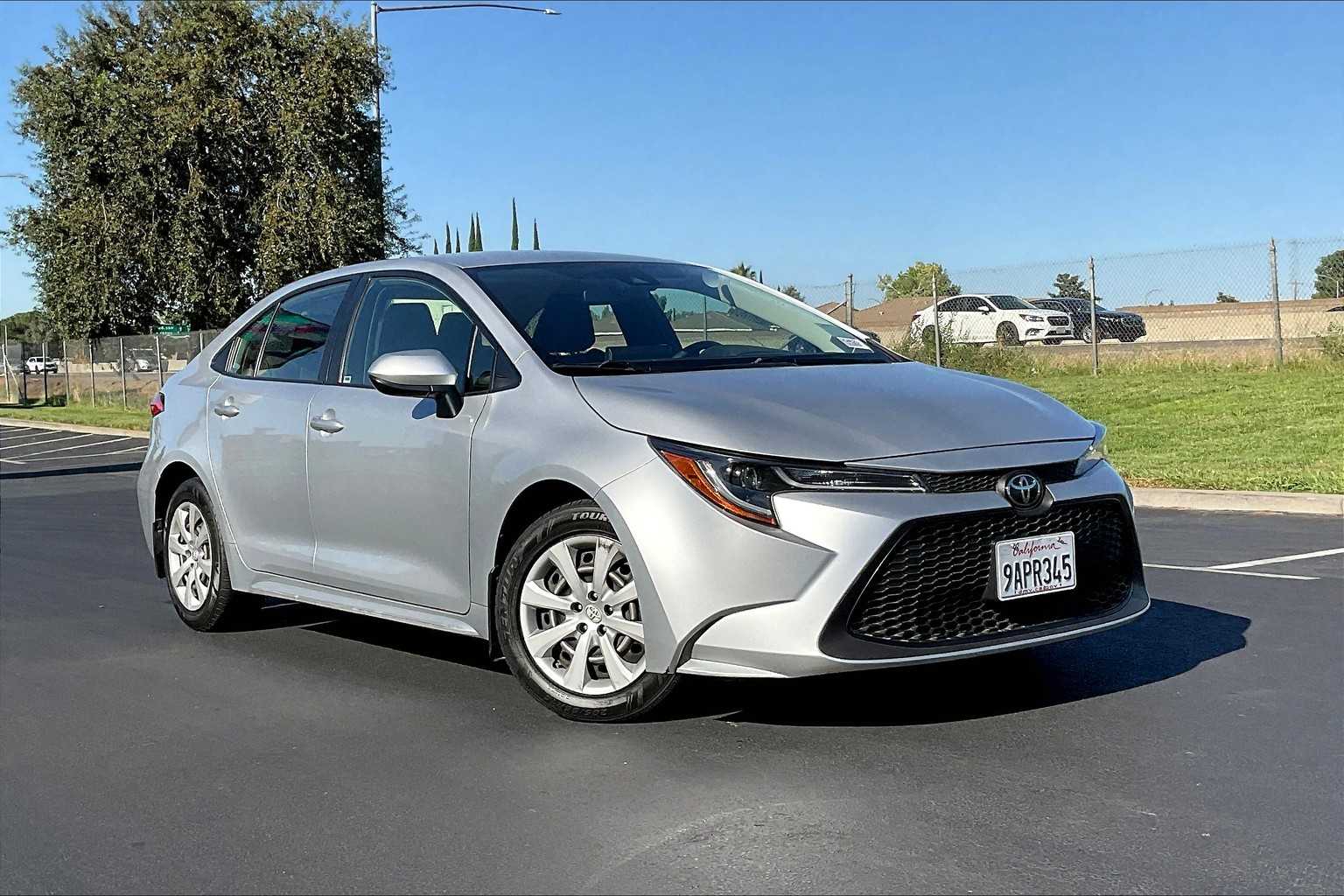 2022 Toyota Corolla LE photo 2