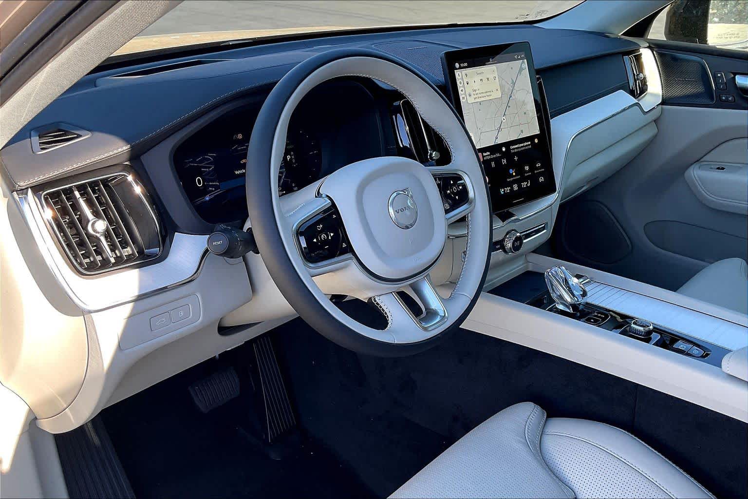 2026 Volvo XC60 plug-in hybrid T8 Ultra photo 3