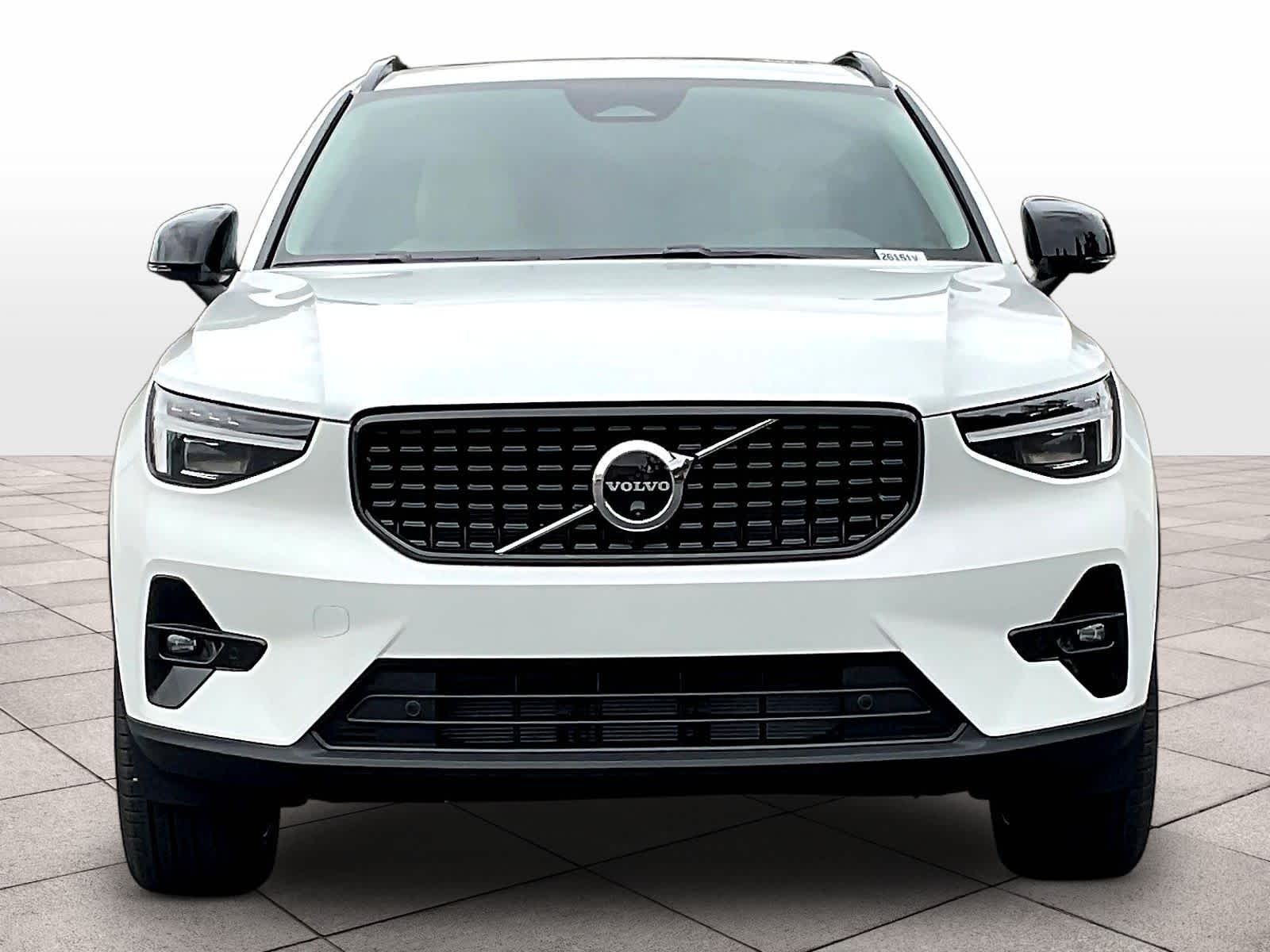 2026 Volvo XC40 B4 Plus photo 4