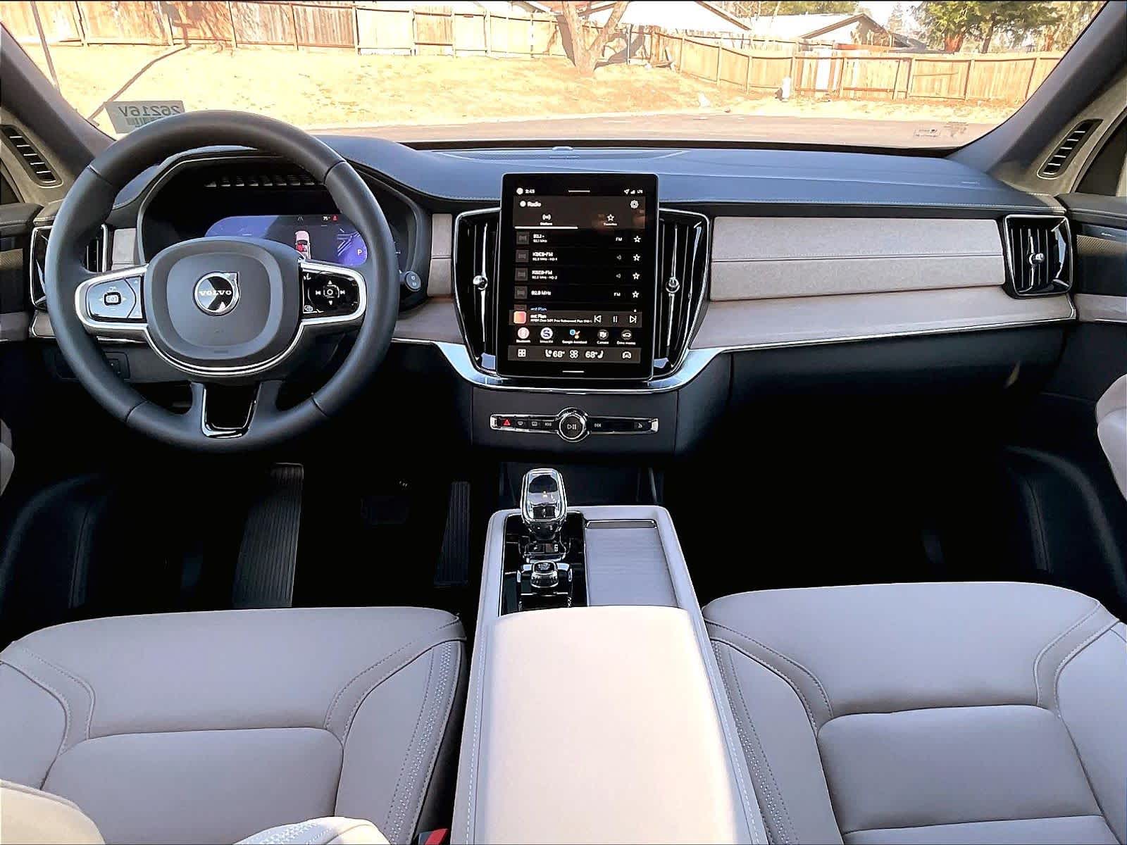 2026 Volvo XC90 plug-in hybrid T8 Plus 7-Seater photo 6