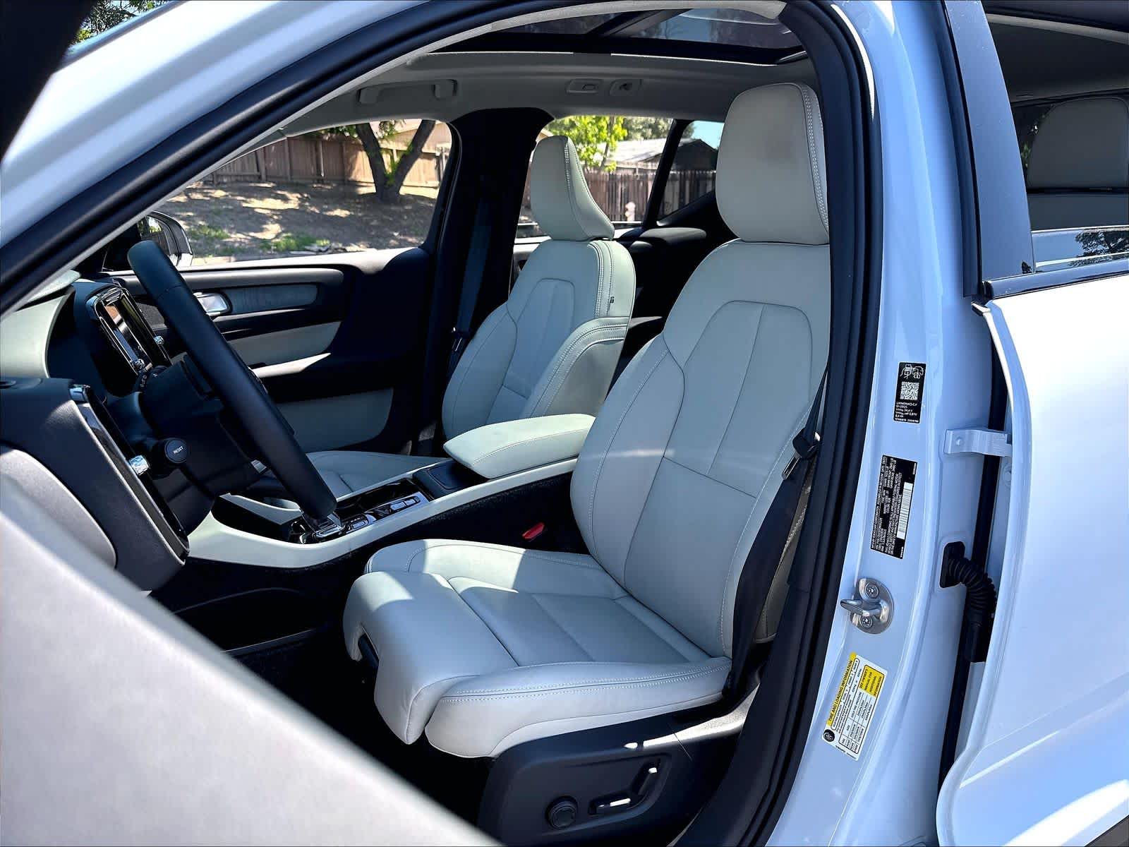 2026 Volvo XC40 Plus - Photo 27