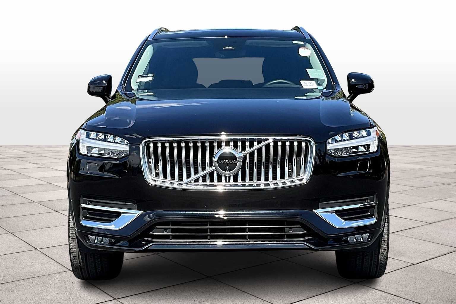2025 Volvo XC90 B5 Plus photo 2