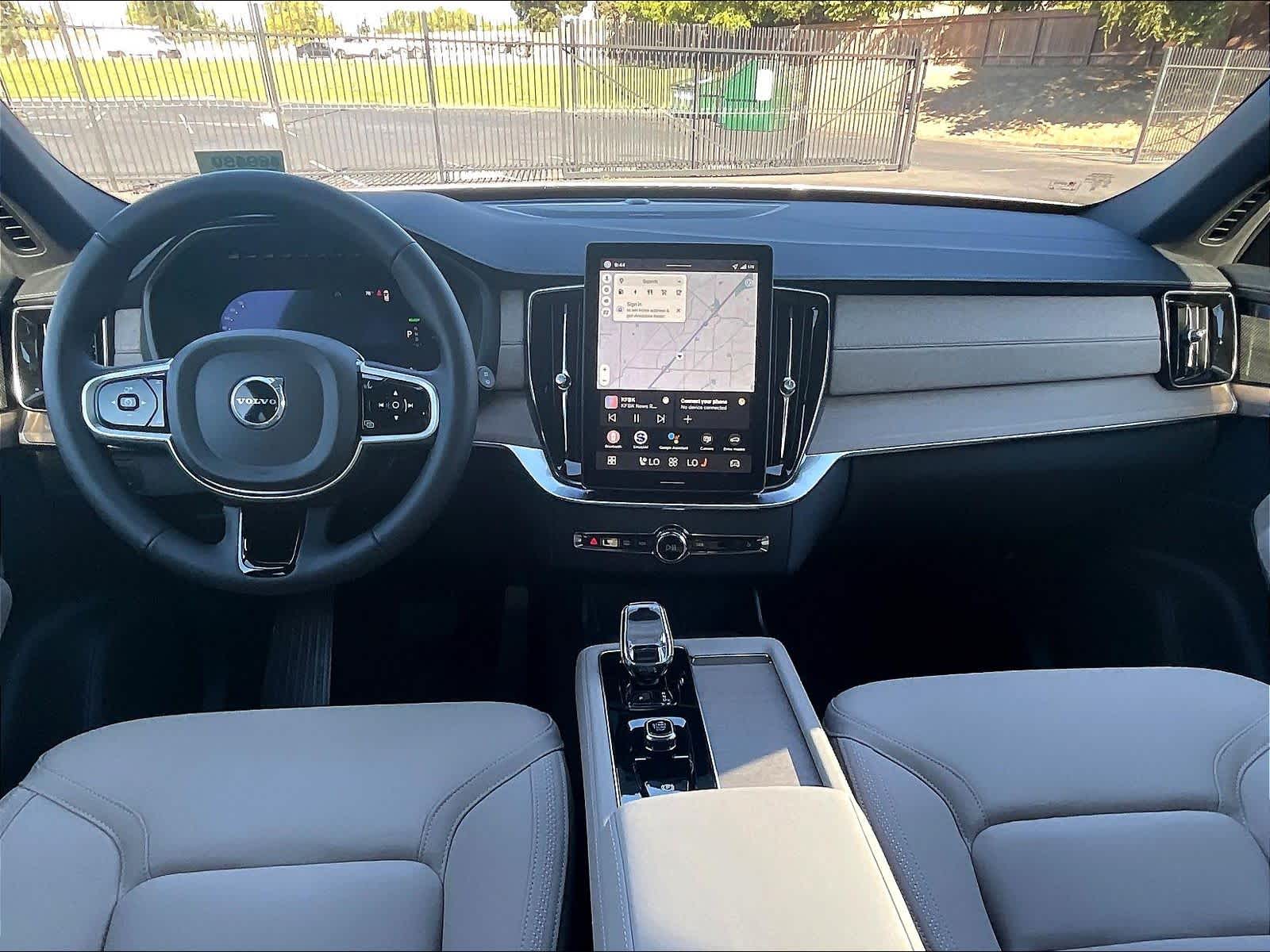 2026 Volvo XC90 plug-in hybrid T8 Plus 7-Seater photo 6