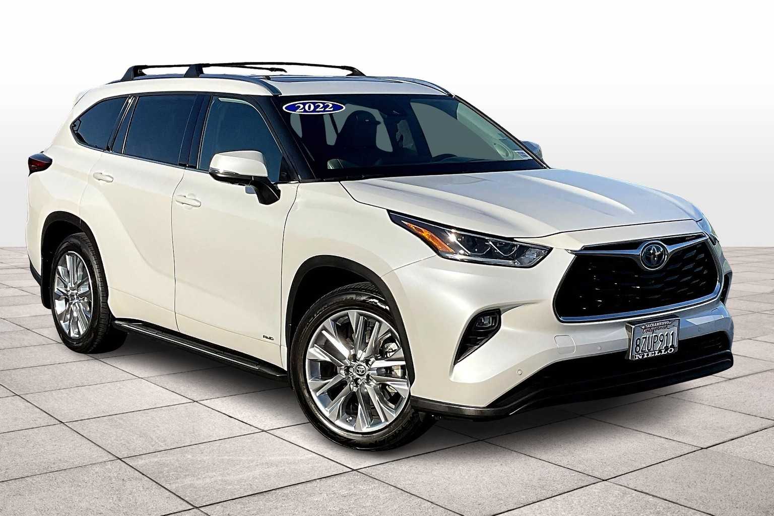 2022 Toyota Highlander Hybrid Limited photo 2