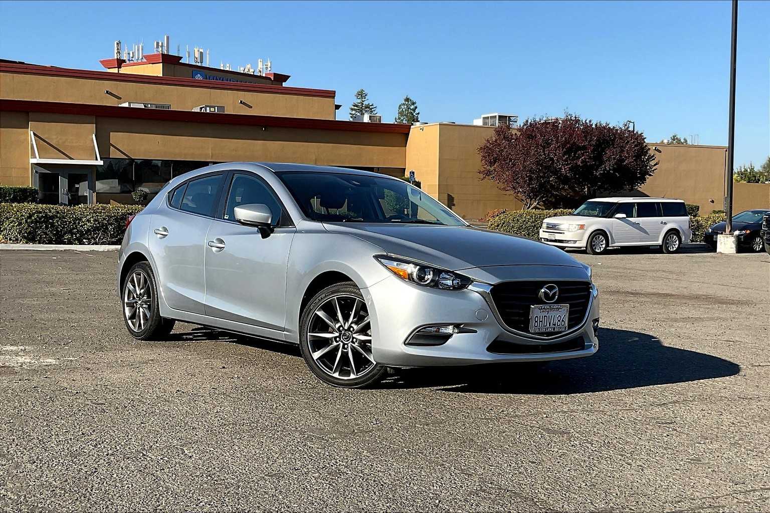 2018 Mazda Mazda3 Touring photo 2