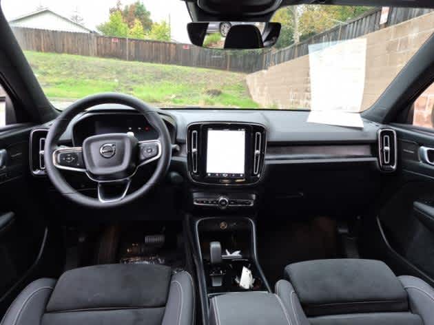 2023 Volvo XC40 Recharge Ultimate Twin photo 3