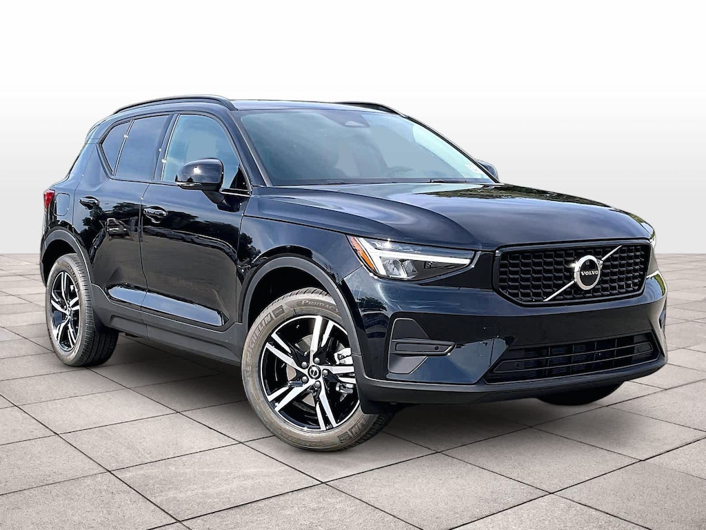 New 2026 Volvo XC40 B5 Core SUV