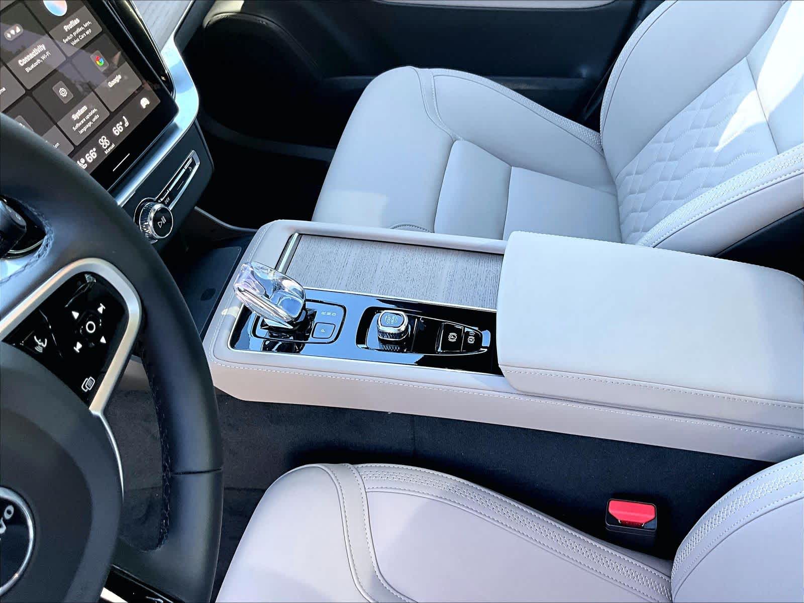2026 Volvo XC90 Plus - Photo 19