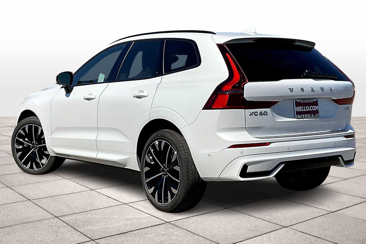 2026 Volvo XC60 B5 Ultra photo 2