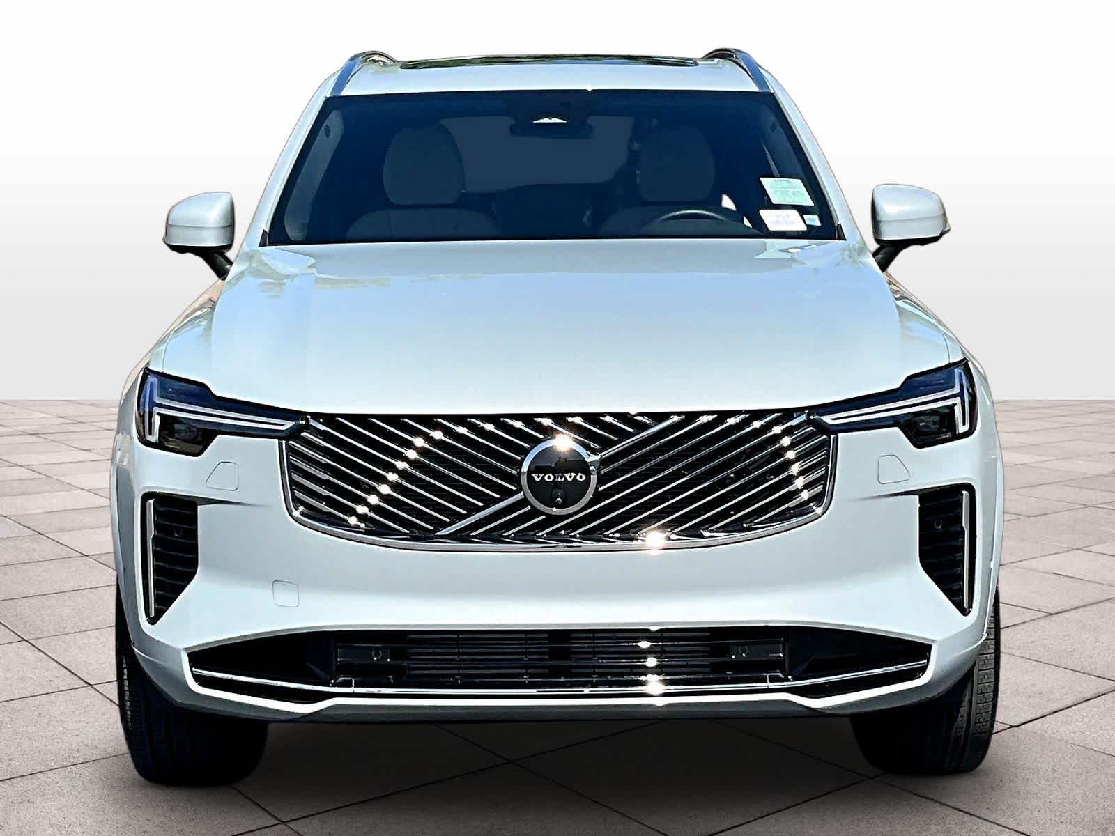 2026 Volvo XC90 Plug-In Hybrid Plus photo 2