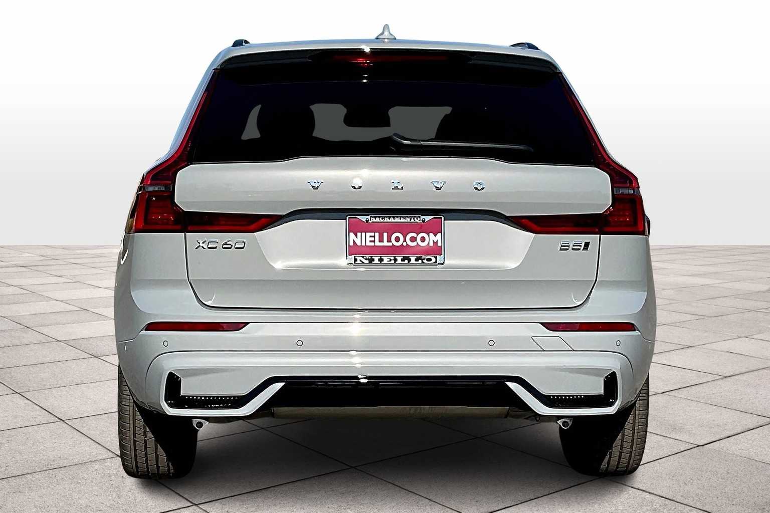 2026 Volvo XC60 B5 Plus photo 5