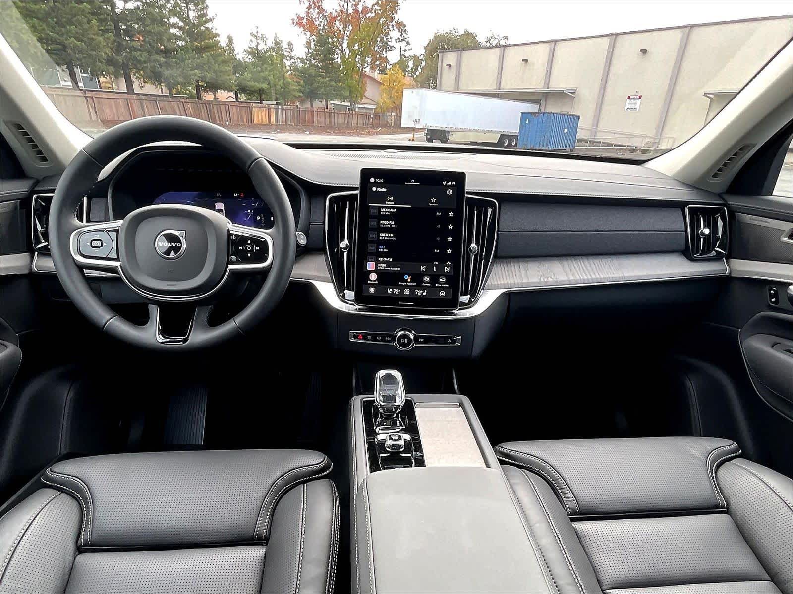 2026 Volvo XC90 B6 Ultra Dark Theme 7-Seater photo 6