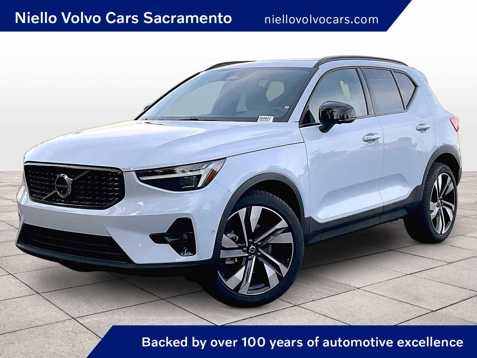 2026 Volvo XC40 B5 Ultra Dark AWD's photo