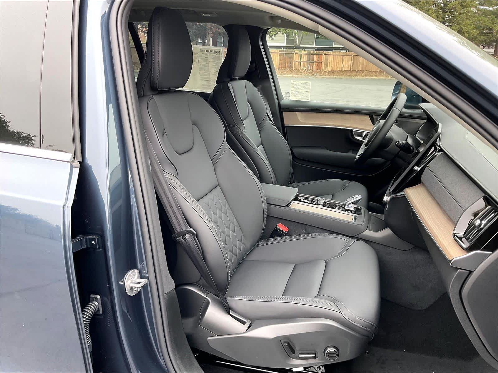2026 Volvo XC90 Plus - Photo 32