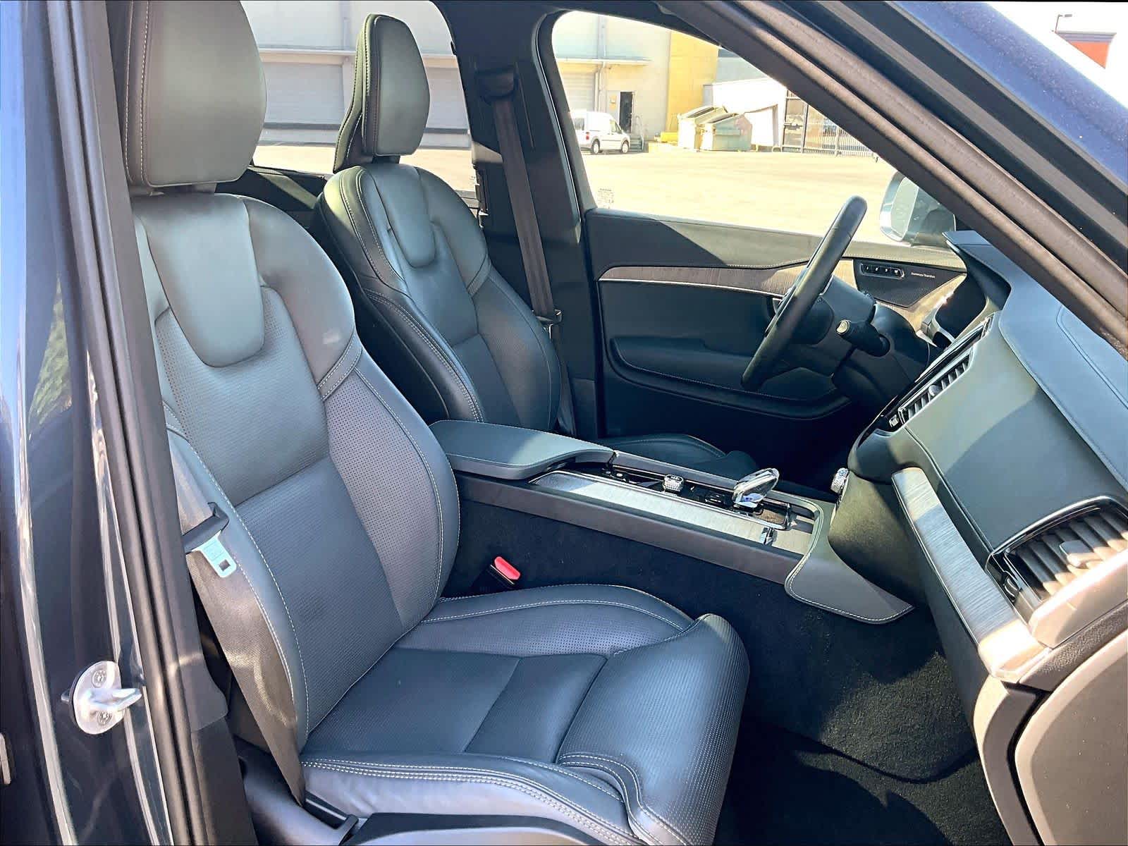 2024 Volvo XC90 Recharge Plug-In Hybrid Ultimate Bright Theme photo 3