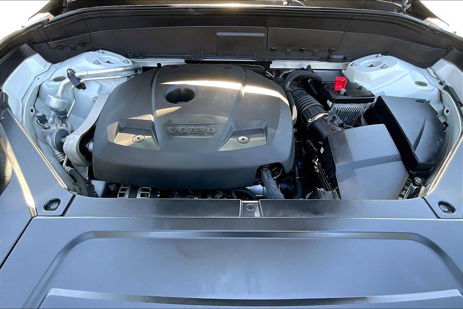 2022 Volvo XC90 Momentum T6 AWD photo 3