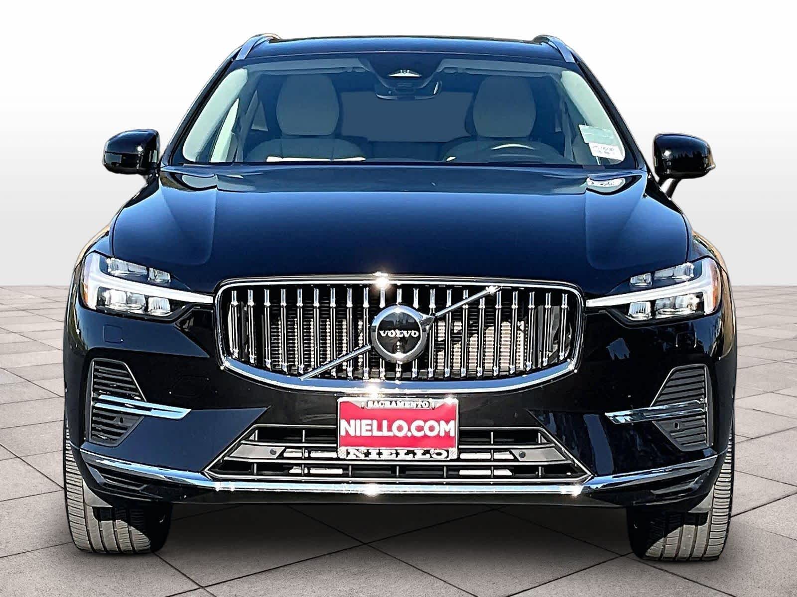 2023 Volvo XC60 Recharge Plug-In Hybrid Ultimate Bright Theme photo 2