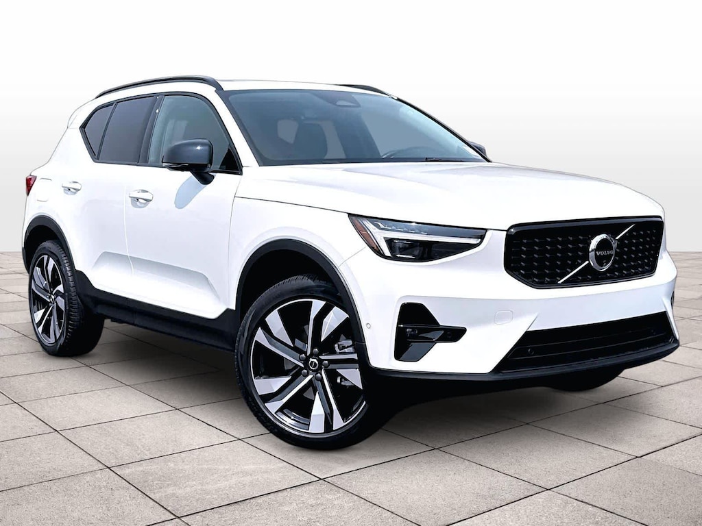 Used 2025 Volvo XC40 Ultra Dark Theme B5 AWD