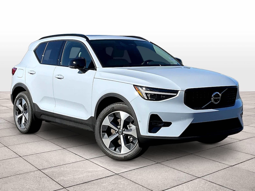 New 2026 Volvo XC40 B5 Plus SUV