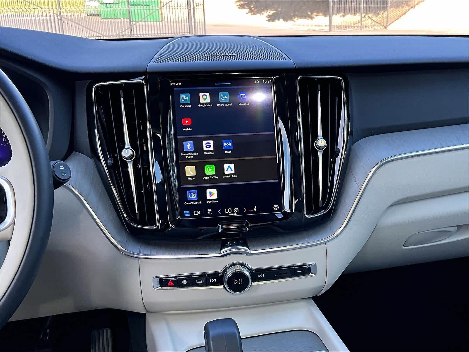 2023 Volvo XC60 Recharge Plug-In Hybrid Plus Bright Theme photo 6