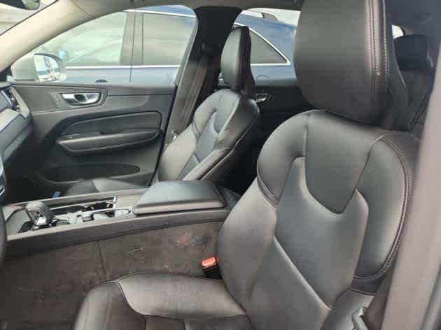 2023 Volvo XC60 Core B5 photo 4