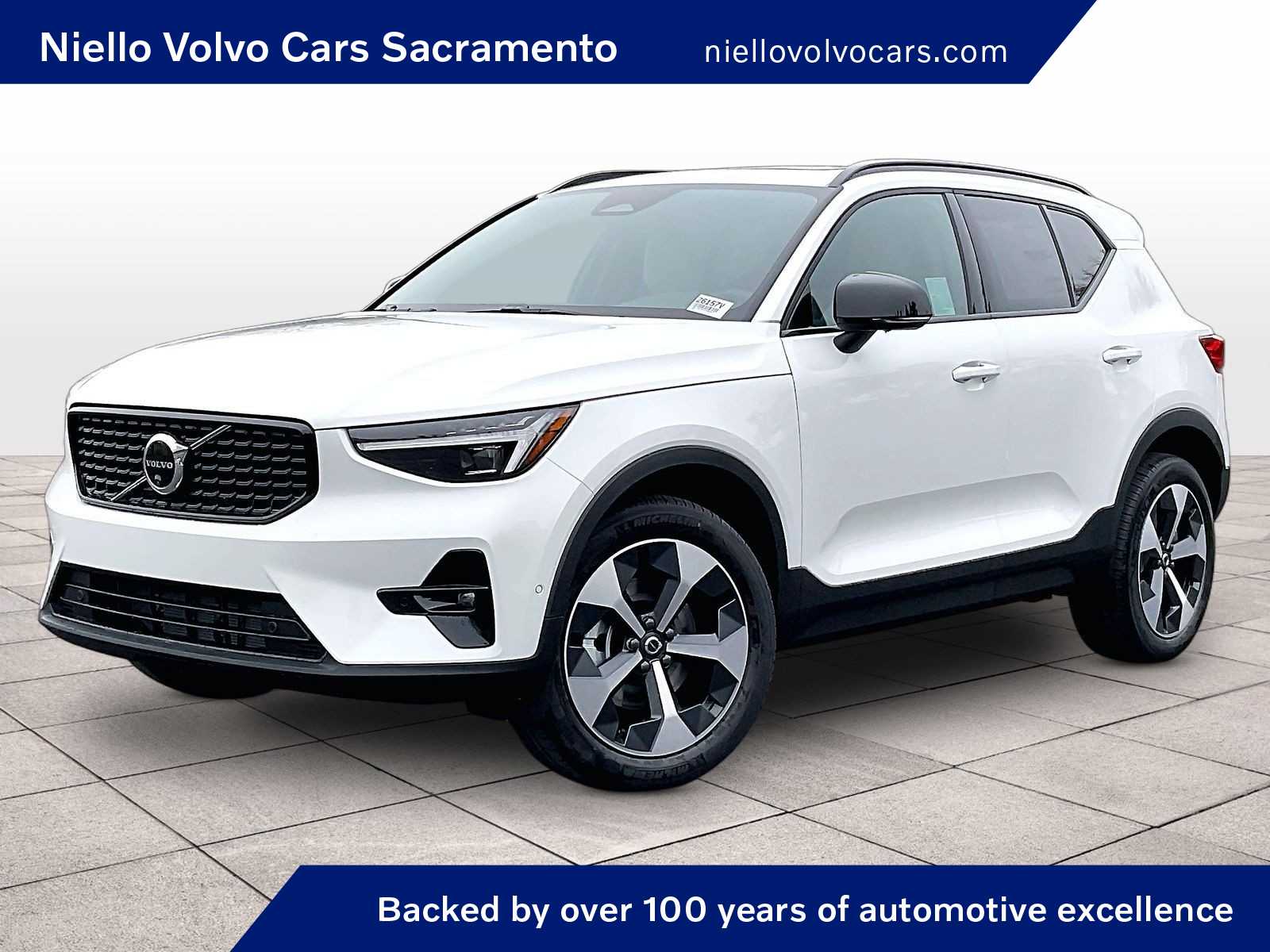 2026 Volvo XC40 B5 Plus Dark AWD's photo