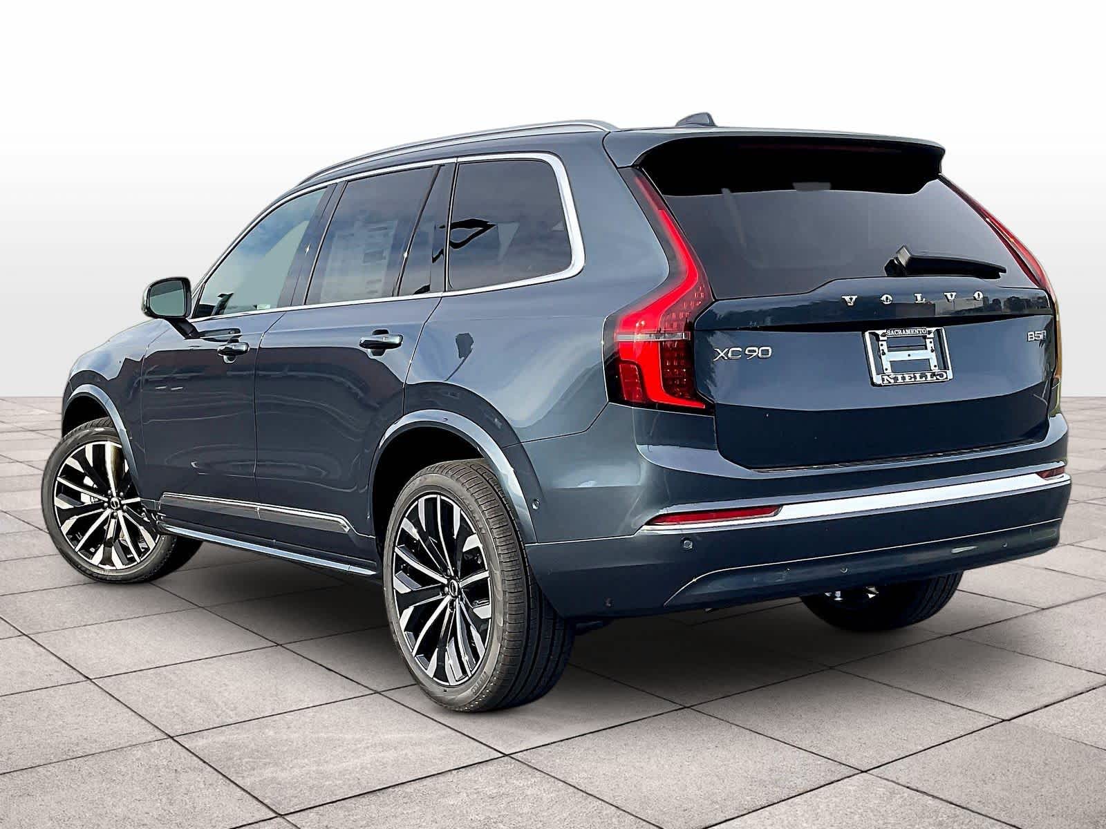 2026 Volvo XC90 B5 Plus 7-Seater photo 2