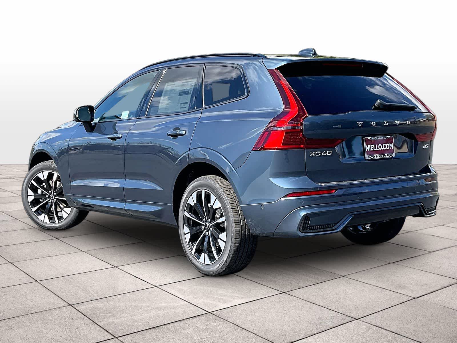 2026 Volvo XC60 B5 Plus photo 2