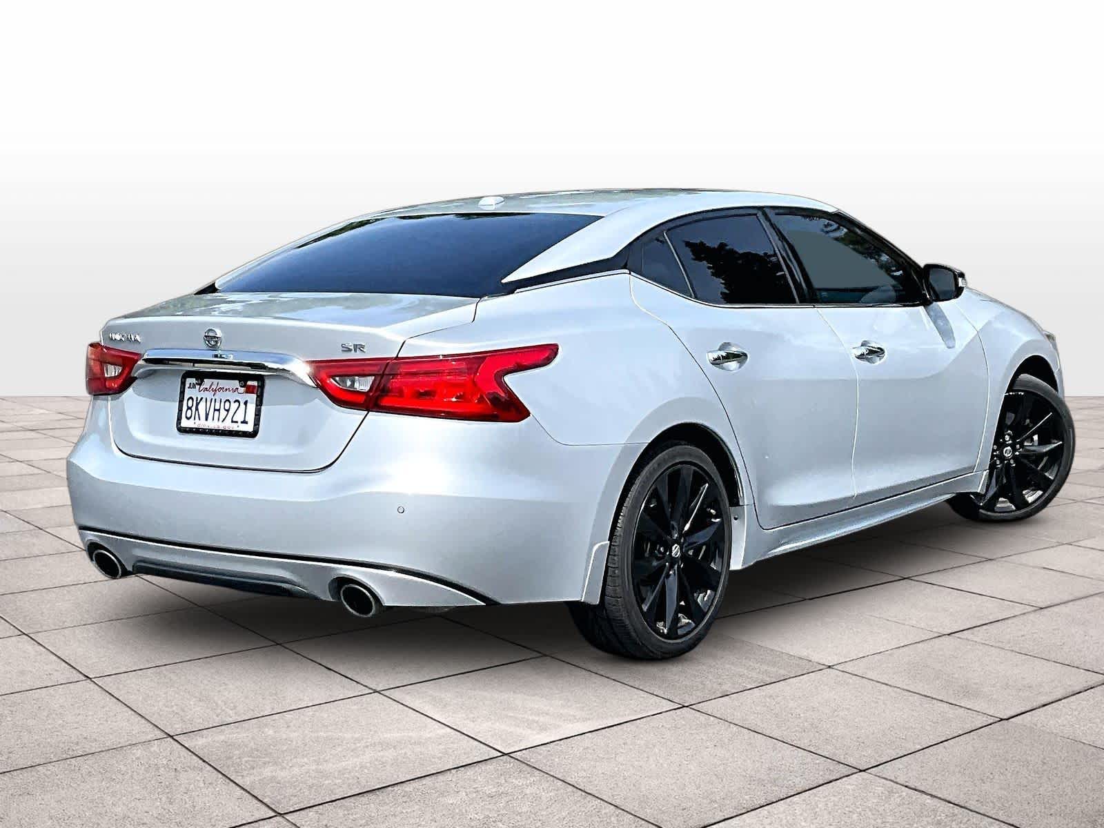 2018 Nissan Maxima SR photo 2