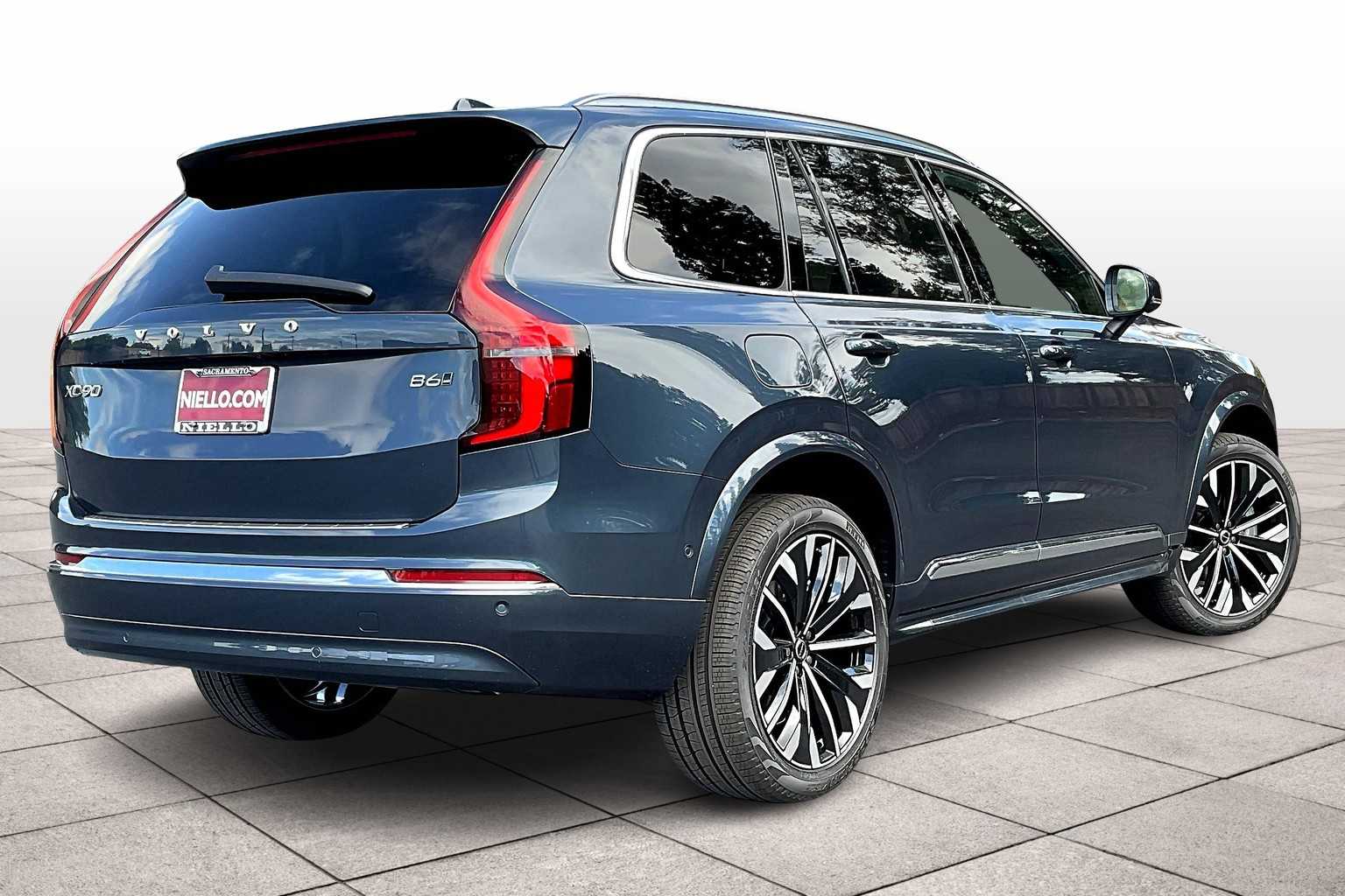 2026 Volvo XC90 Plus photo 4
