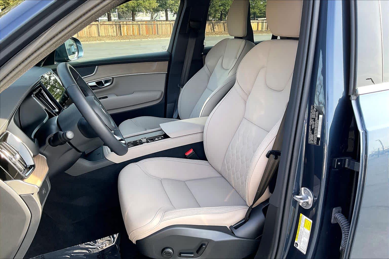 2025 Volvo XC90 Core - Photo 26
