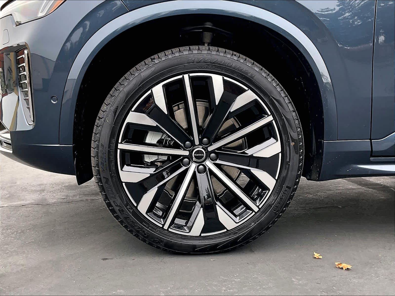 2026 Volvo XC90 Plus - Photo 14