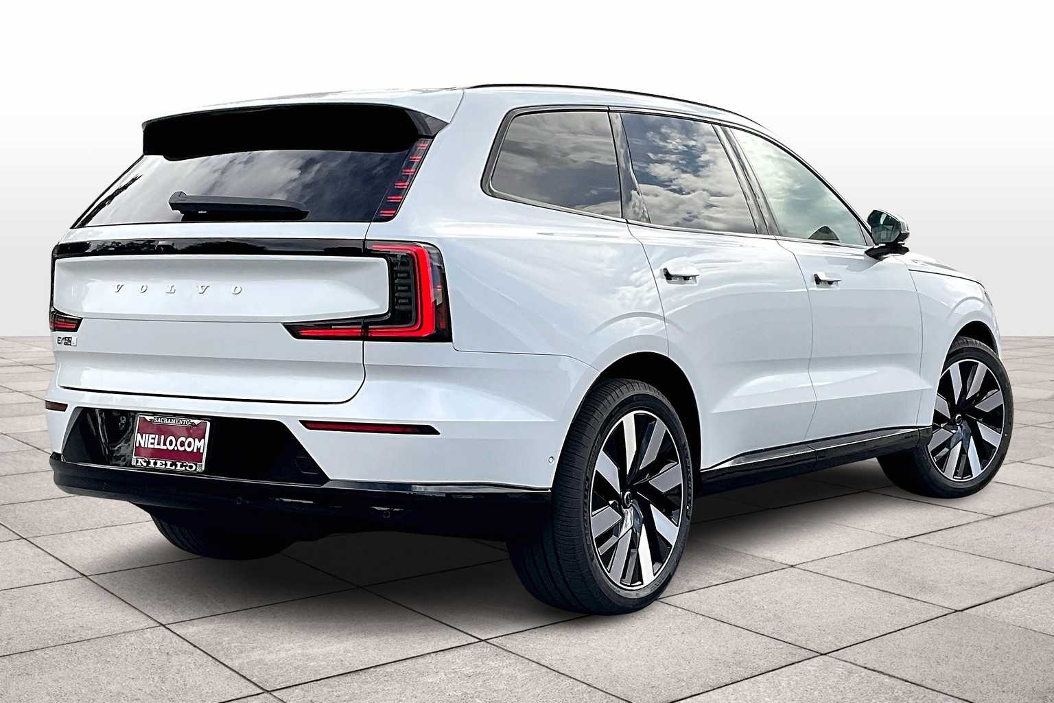 2025 Volvo EX90 Twin Motor Performance Ultra photo 4