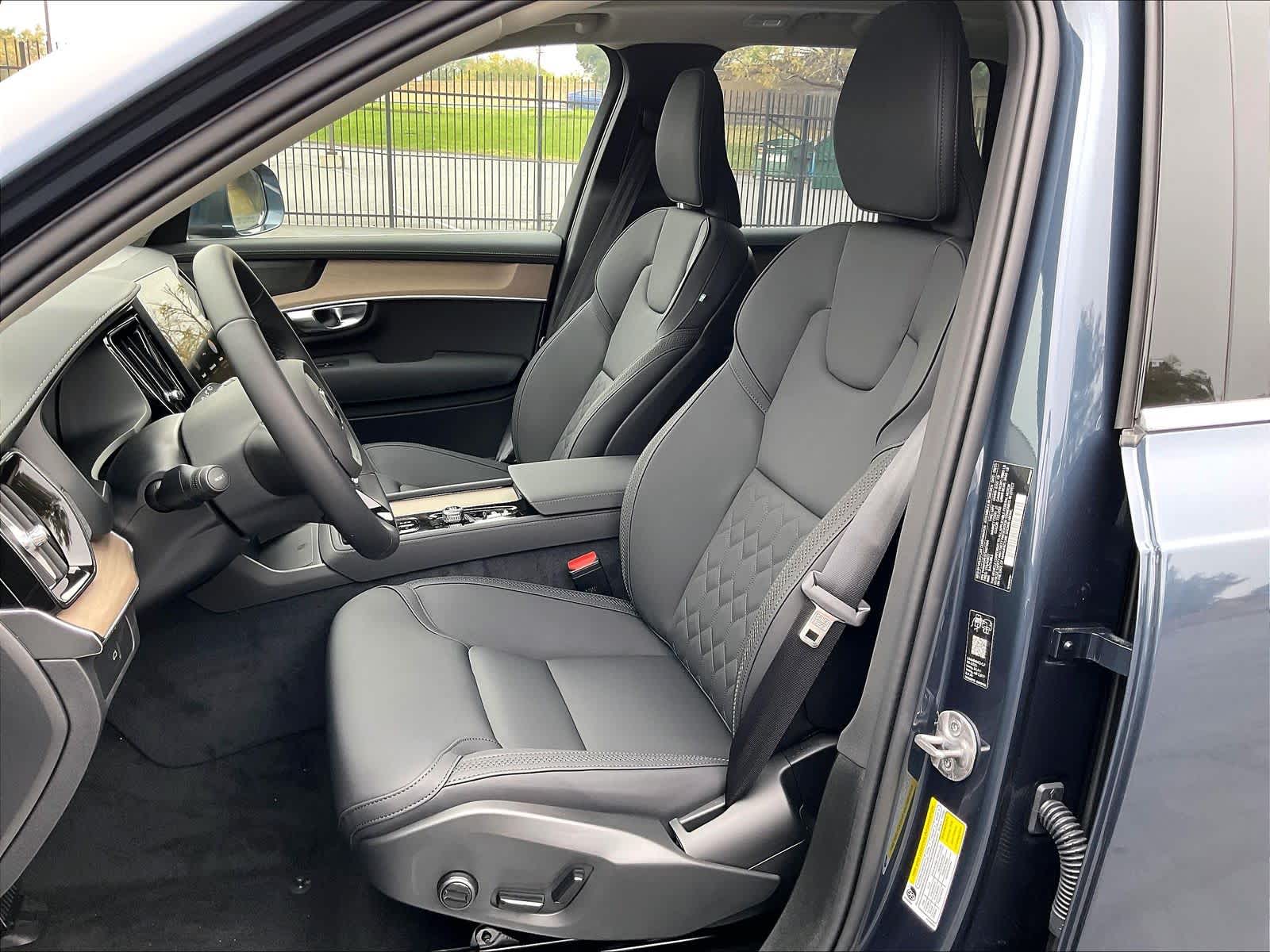 2026 Volvo XC90 Plus - Photo 11
