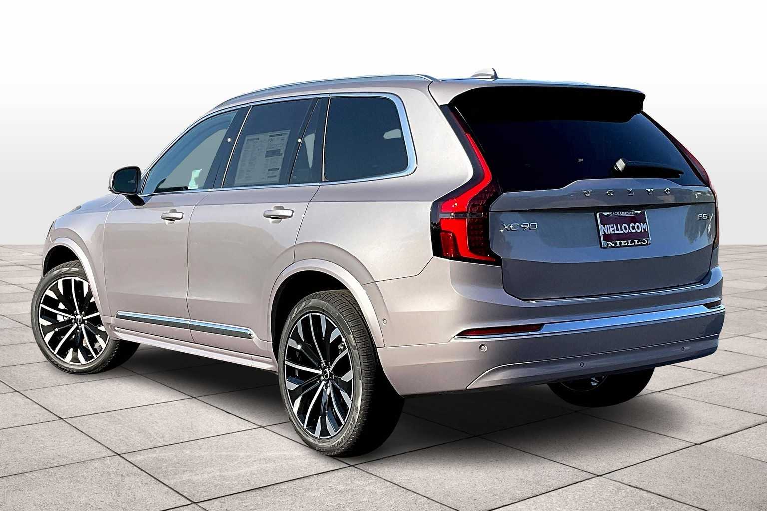 2026 Volvo XC90 B5 Plus 7-Seater photo 2