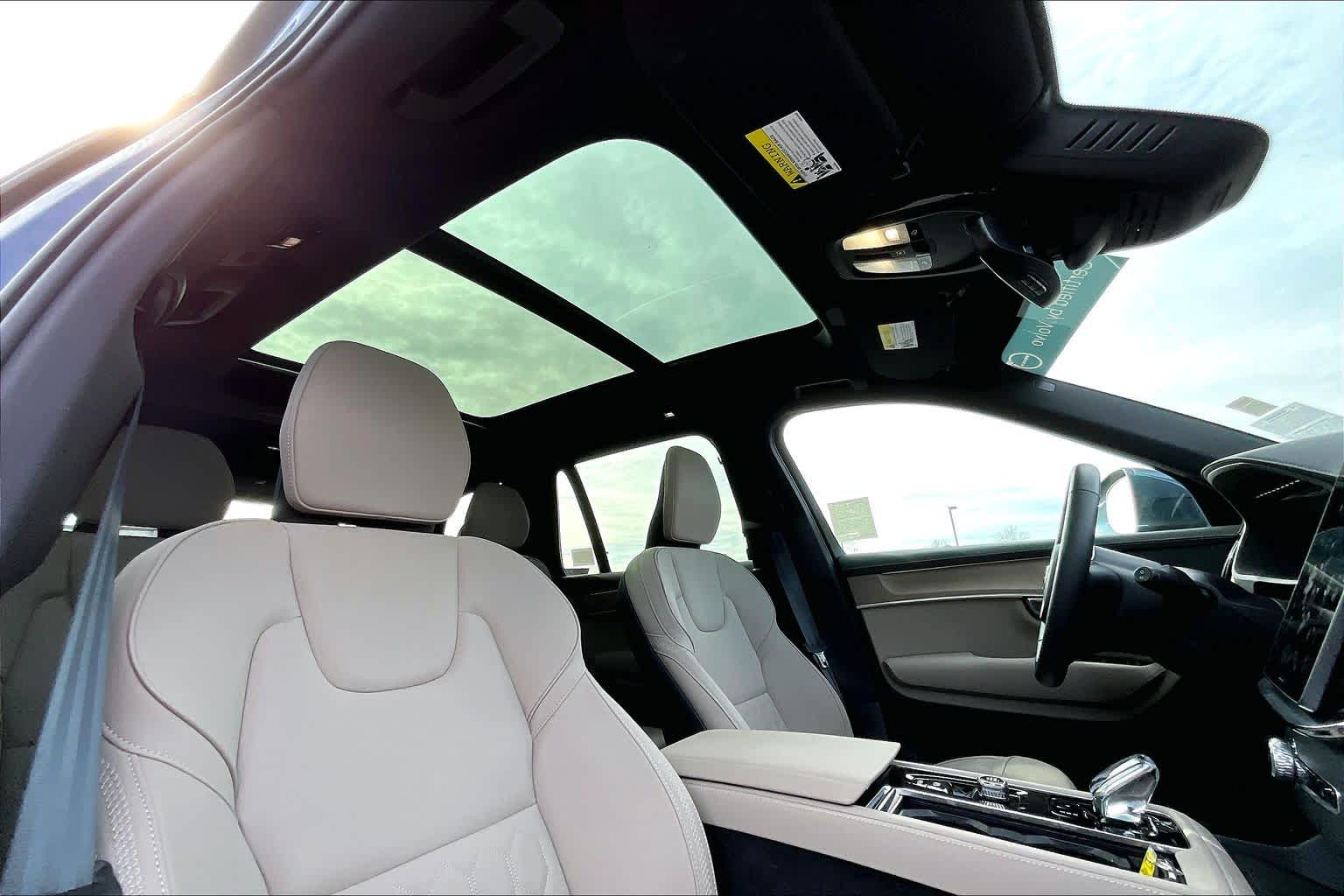 2025 Volvo XC90 Core - Photo 23