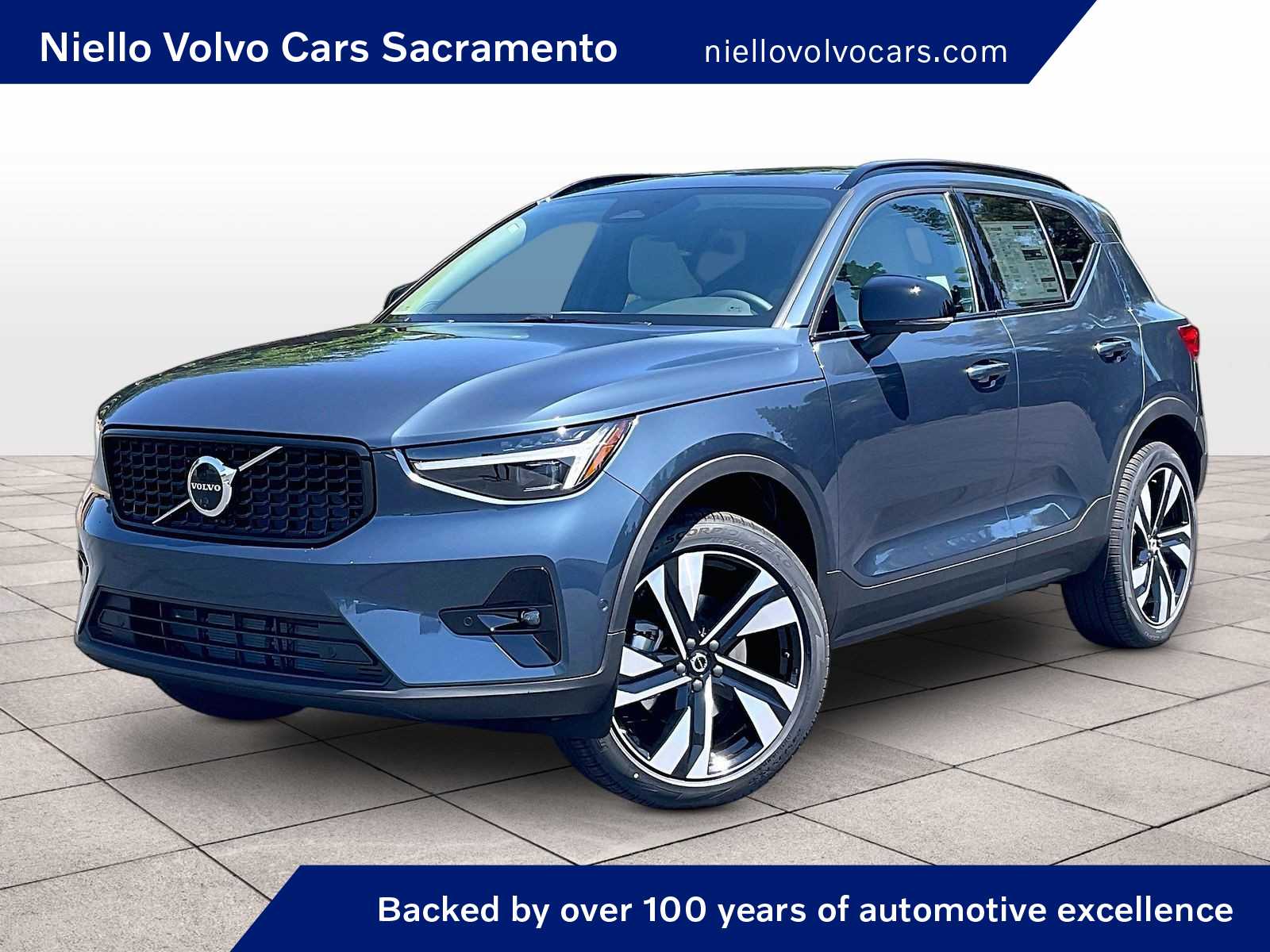 2026 Volvo XC40 B5 Plus Dark AWD's photo
