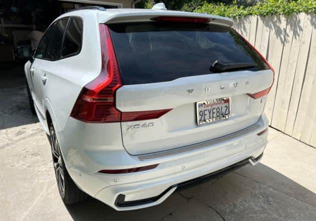 2023 Volvo XC60 Recharge Plug-In Hybrid Plus Dark Theme photo 2