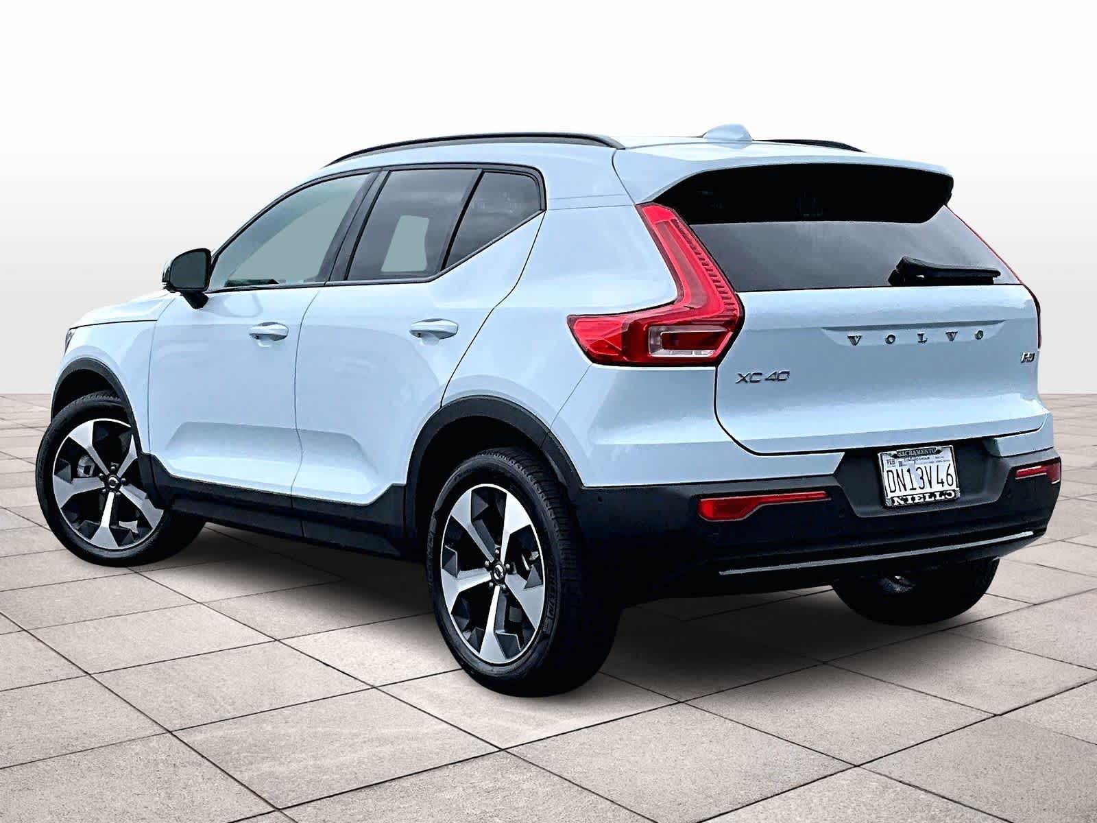 2026 Volvo XC40 Plus - Photo 14