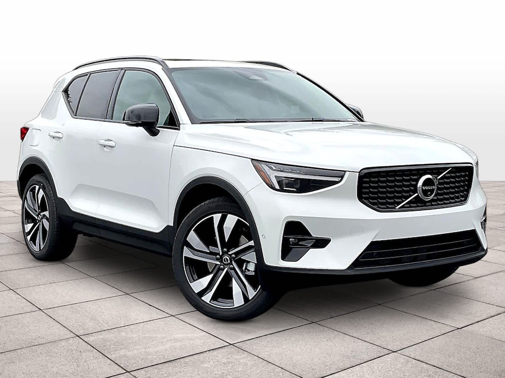 Used 2026 Volvo XC40 B4 Plus SUV