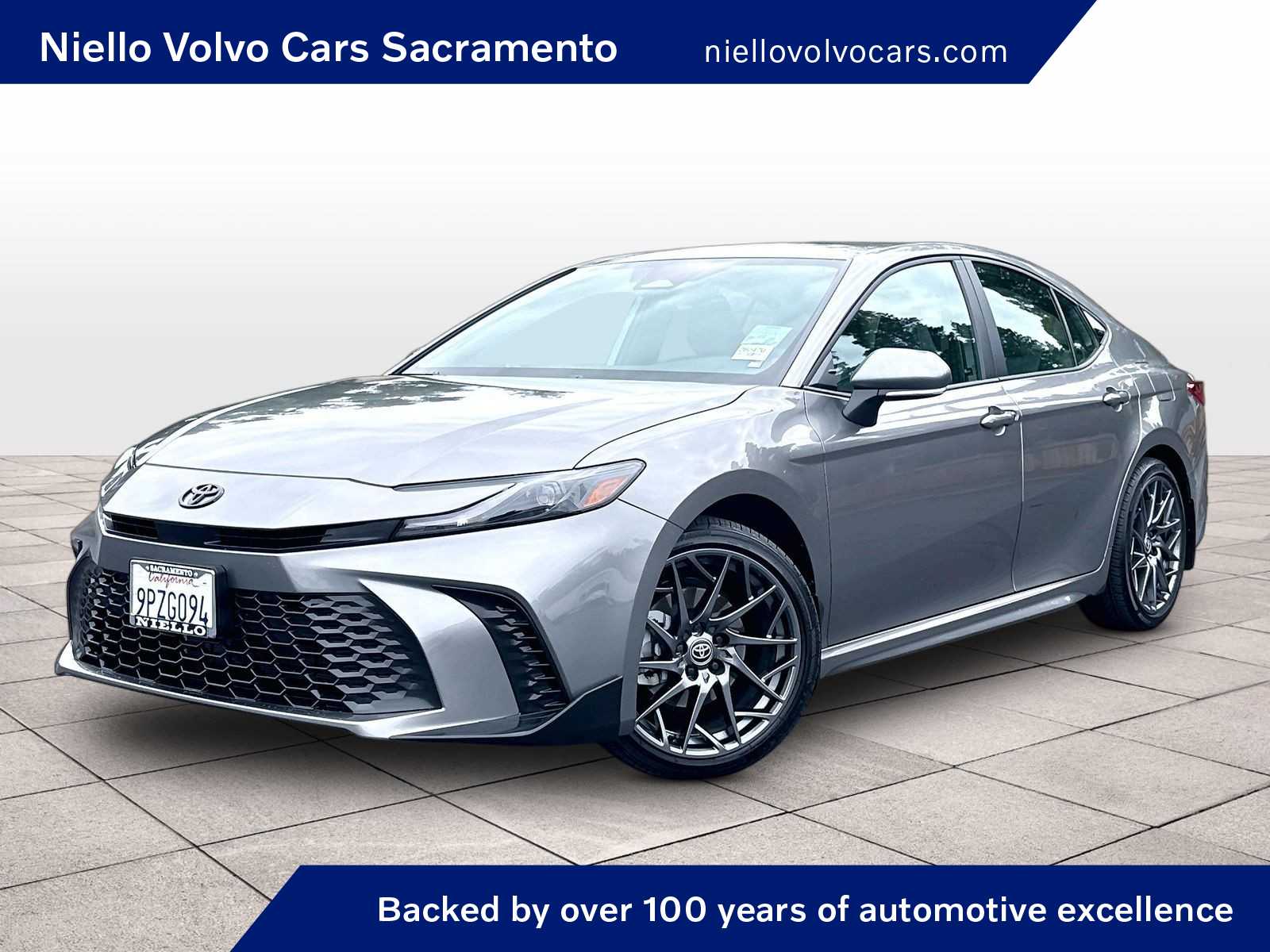 2025 Toyota Camry SE Hybrid's photo