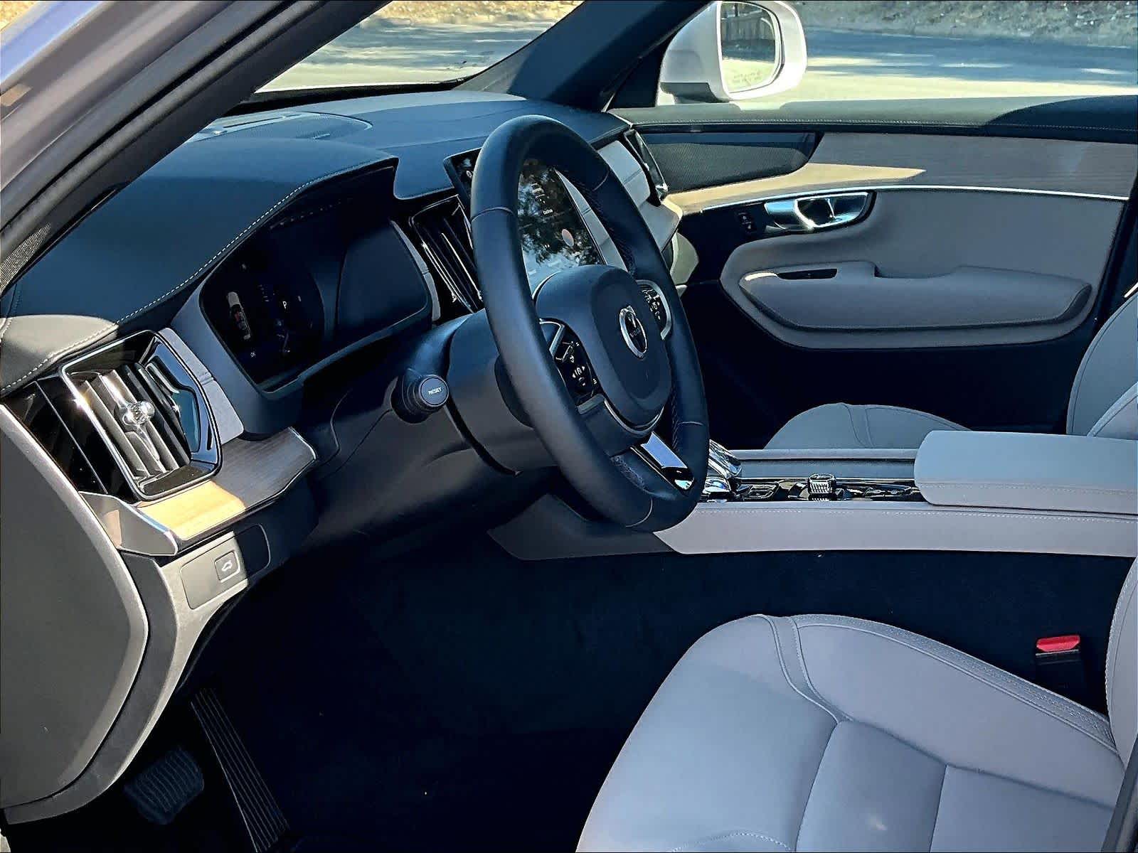 2026 Volvo XC90 Plus - Photo 16
