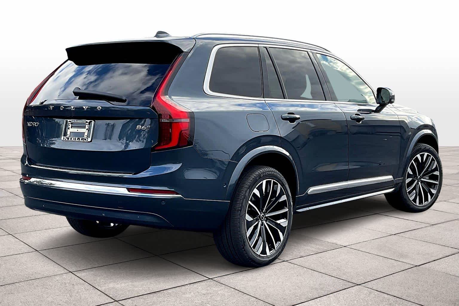 2026 Volvo XC90 Plus photo 4