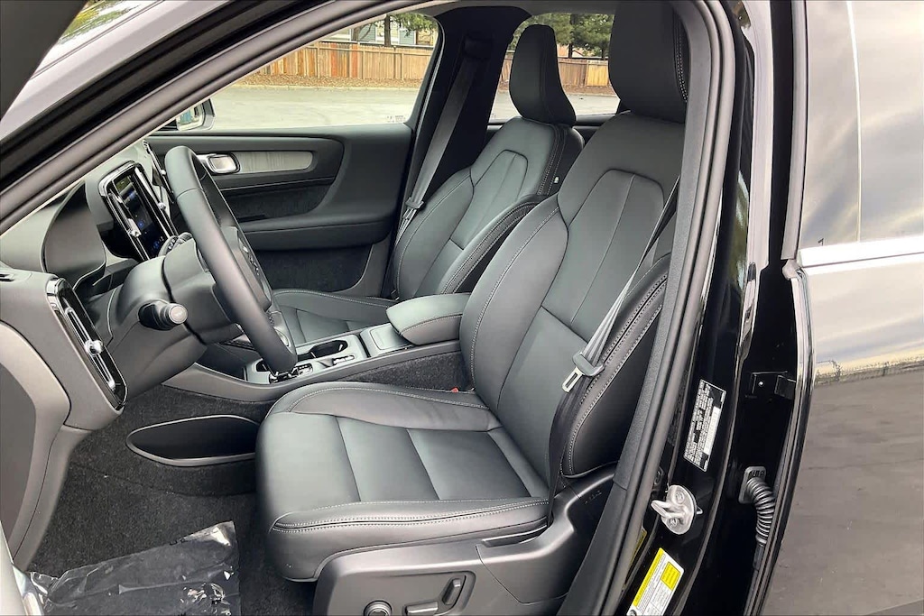 Used 2025 Volvo XC40 B5 Core Bright Theme SUV