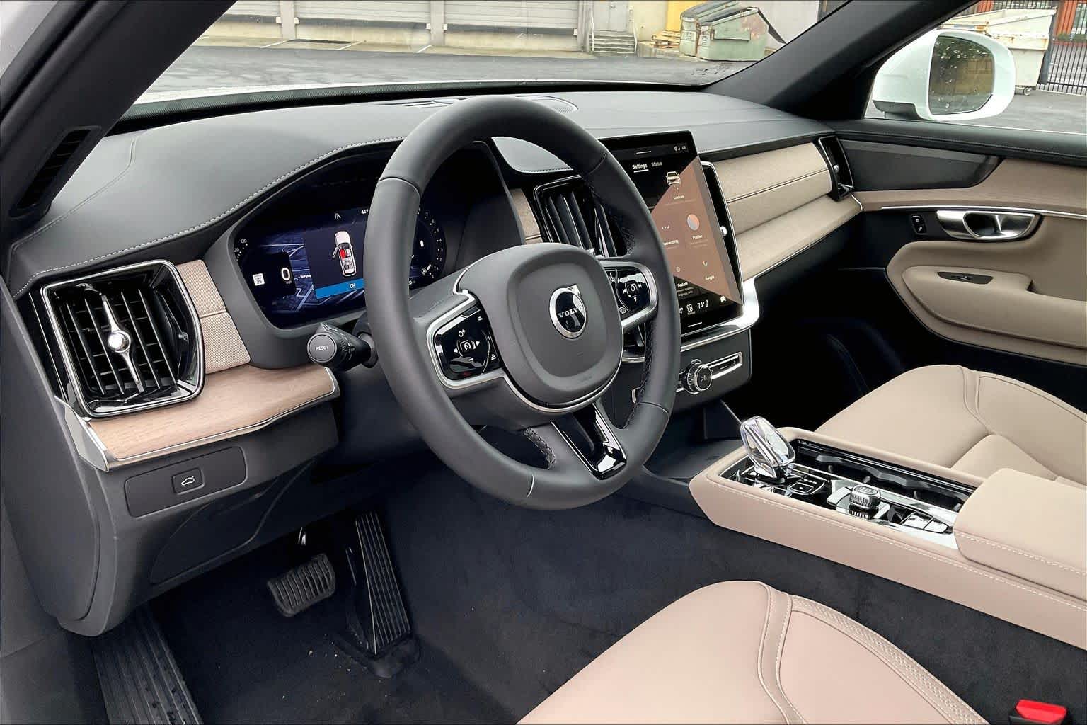 2026 Volvo XC90 B6 Plus 7-Seater photo 3