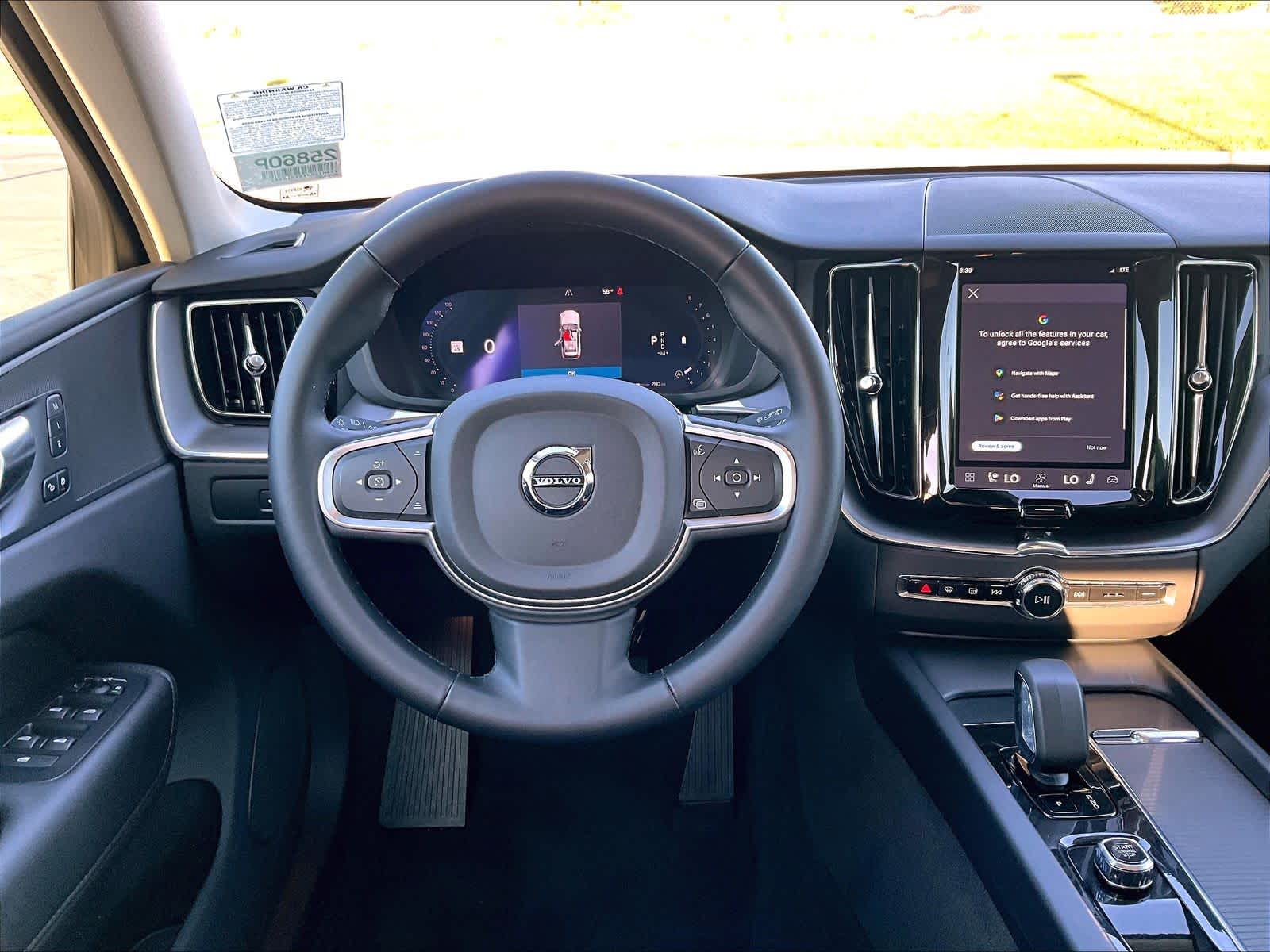 2025 Volvo XC60 Core photo 5