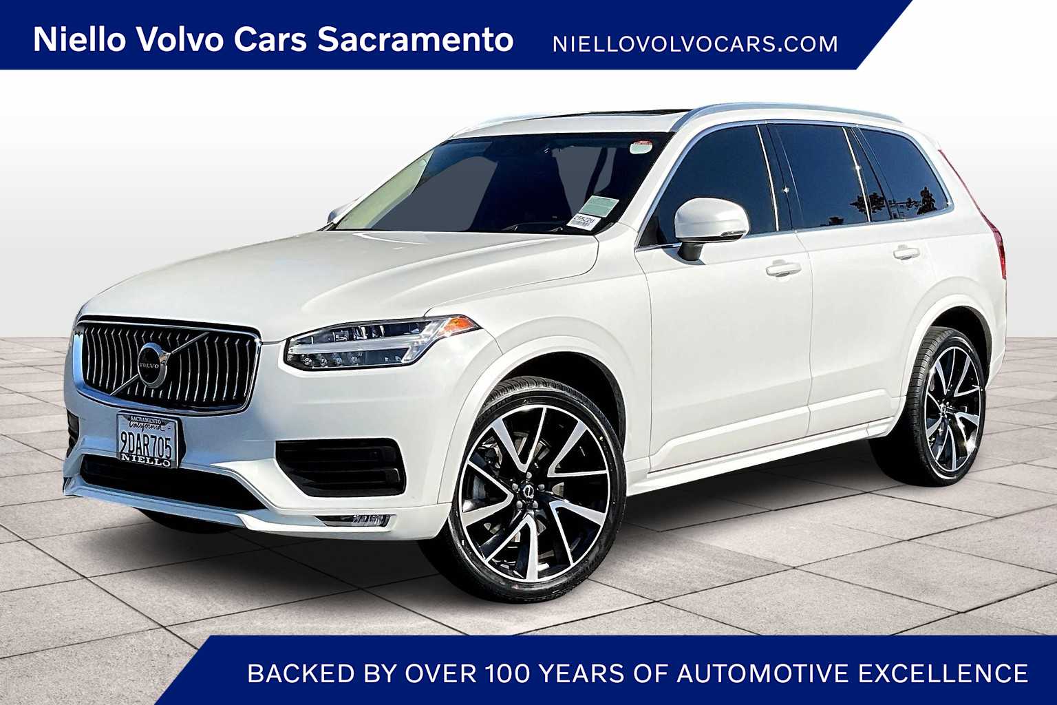 2022 Volvo XC90 Momentum's photo